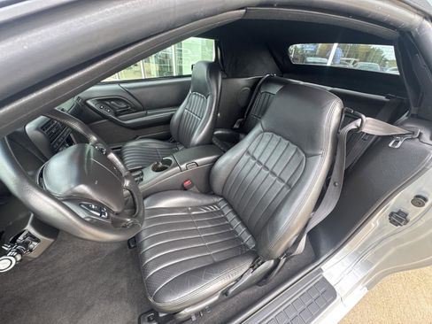 Used 2002 Chevrolet Camaro Z28 w/ SS Performance/Appearance Pkg RWD image 10