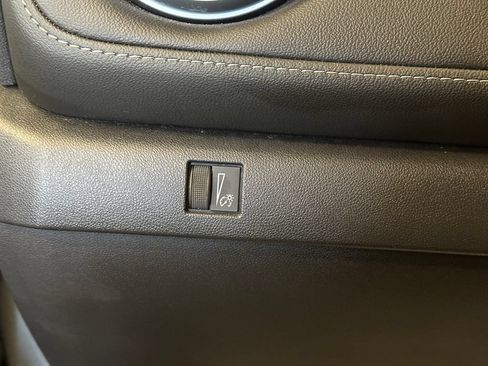 Used 2024 Chevrolet Colorado LT w/ LT Convenience Package II AWD/4WD image 18