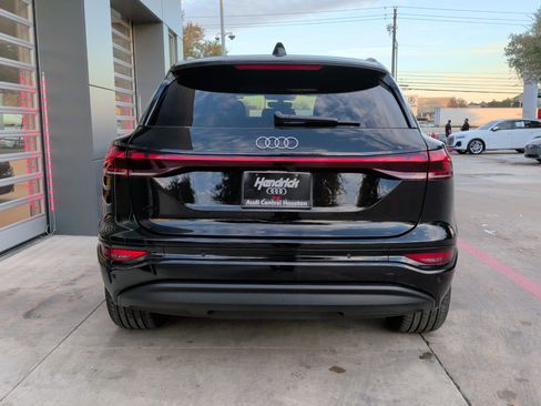 Used 2025 Audi Q6 e-tron Premium w/ Convenience Package image 9