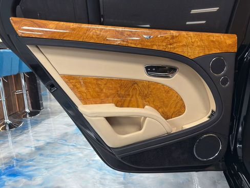 Used 2016 Bentley Mulsanne image 12