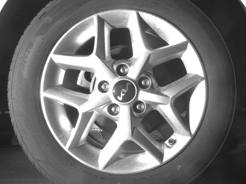 Used 2025 Kia Soul LX w/ LX Technology Package image 14