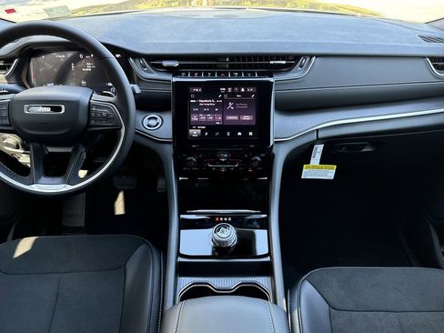 New 2025 Jeep Grand Cherokee Altitude AWD/4WD image 16