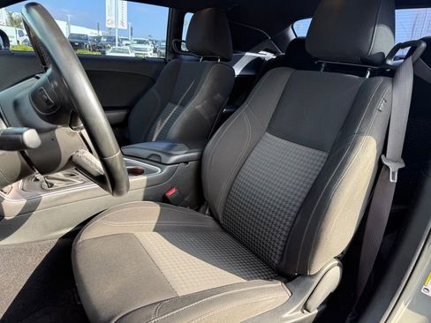 Used 2019 Dodge Challenger SXT RWD image 5