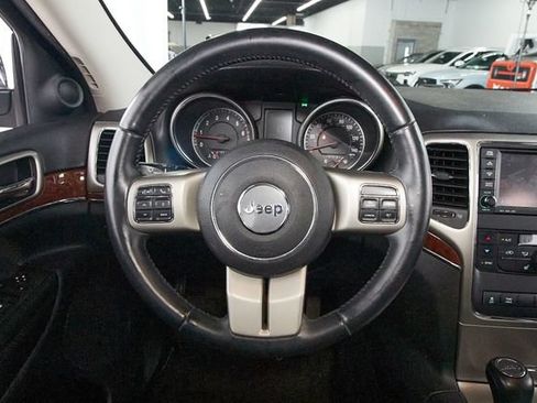 Used 2013 Jeep Grand Cherokee Limited w/ Trailer Tow Group IV AWD/4WD image 9