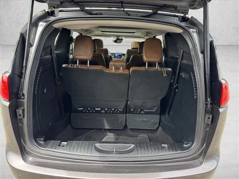 Used 2018 Chrysler Pacifica Limited w/ Advanced Safetytec Group FWD image 8