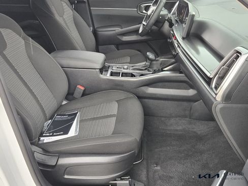 Certified 2026 Kia Sorento LX FWD image 17