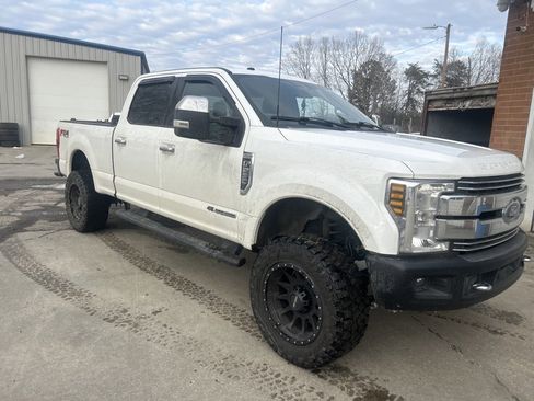 Used 2018 Ford F250 Lariat w/ Chrome Package image 1