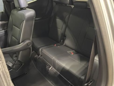 Used 2025 Buick Enclave Preferred image 27