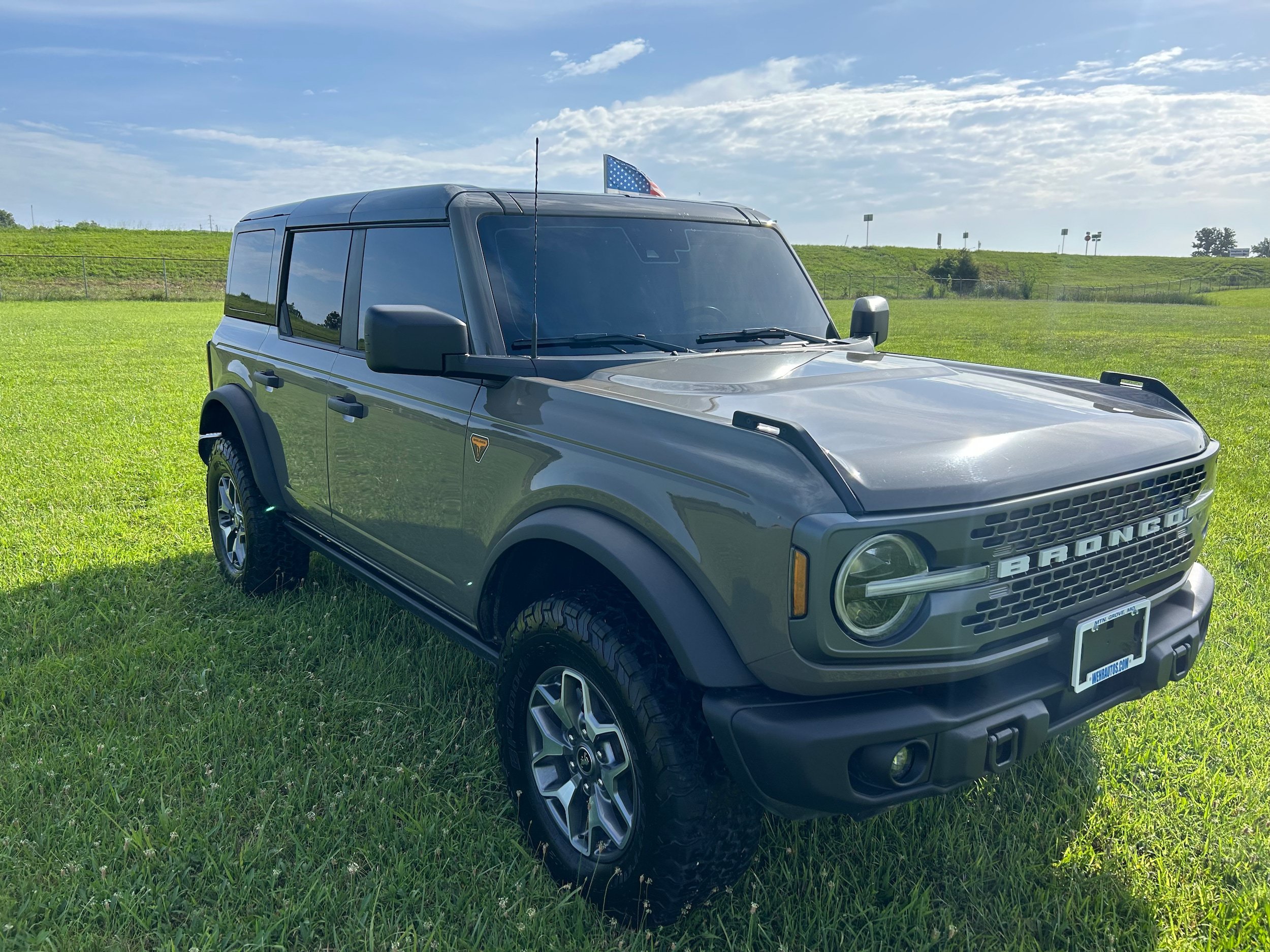 Used 2025 Ford Bronco Badlands AWD/4WD image 2