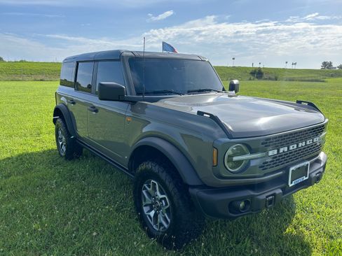 Used 2025 Ford Bronco Badlands AWD/4WD image 2