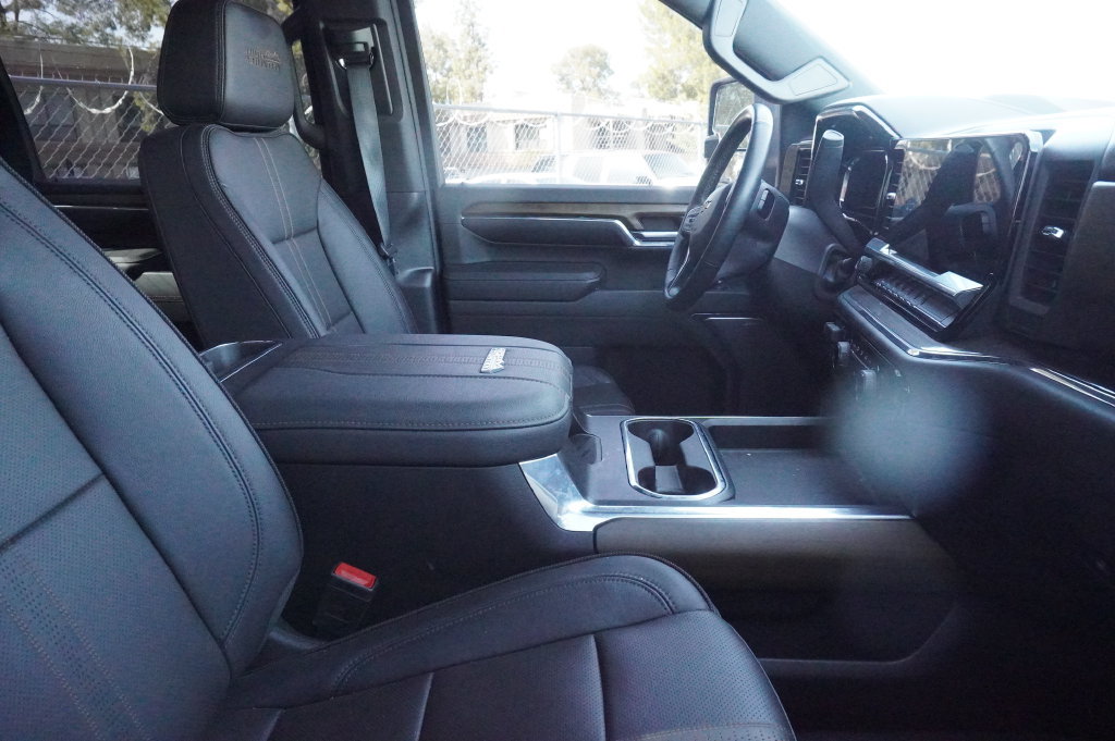 Used 2024 Chevrolet Silverado 3500 High Country w/ High Country Premium Package AWD/4WD image 8