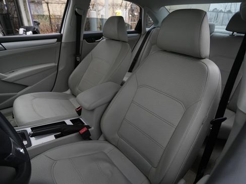 Used 2012 Volkswagen Passat 2.5 SE image 17