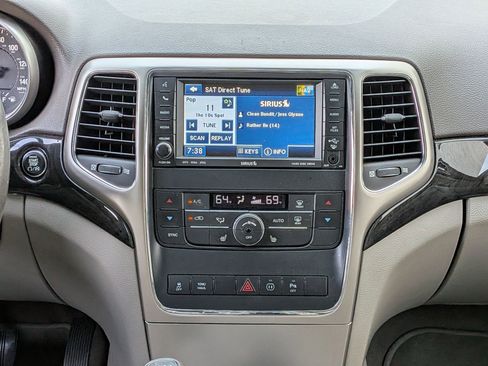 Used 2011 Jeep Grand Cherokee Laredo AWD/4WD image 19