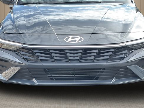 Used 2025 Hyundai Elantra Sport FWD image 9