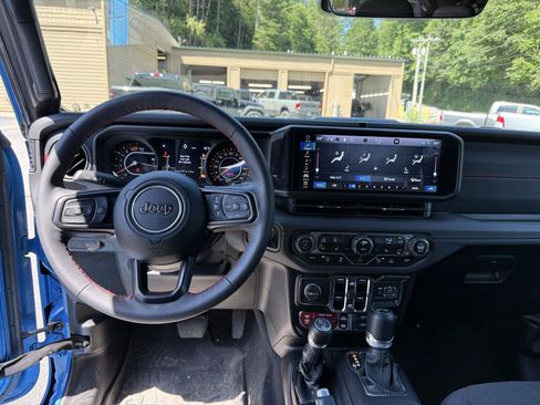 Used 2024 Jeep Wrangler Unlimited Rubicon w/ Capability Package AWD/4WD image 8