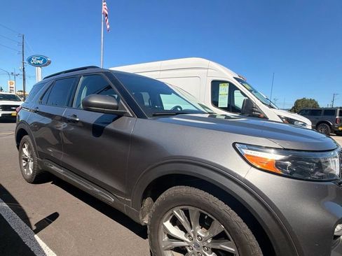 Used 2022 Ford Explorer XLT w/ Equipment Group 202A AWD/4WD image 7