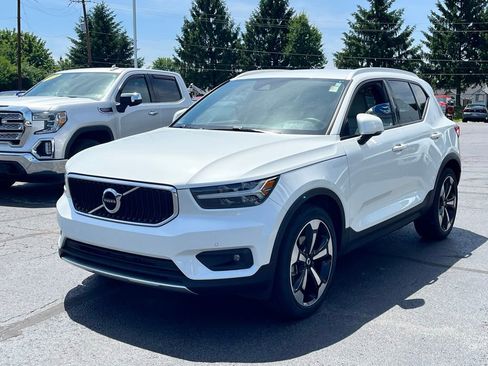 Used 2021 Volvo XC40 T5 Momentum AWD/4WD image 2
