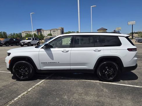 Used 2025 Jeep Grand Cherokee L Altitude AWD/4WD image 4