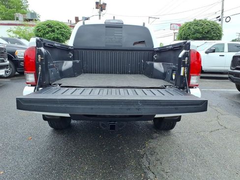 Used 2017 Toyota Tacoma TRD Off-Road w/ Tow Package (A/T) AWD/4WD image 18