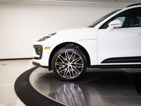 Certified 2026 Porsche Macan AWD/4WD image 11