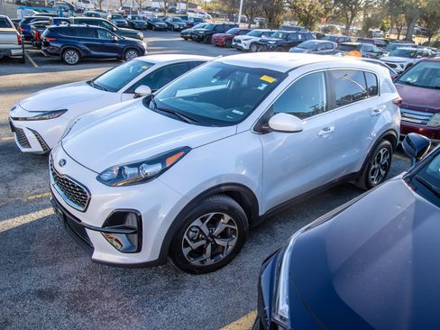 Used 2021 Kia Sportage LX image 3