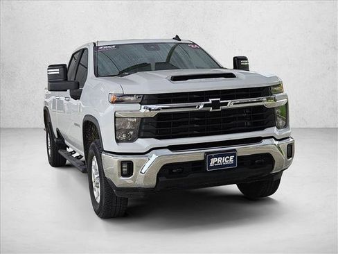 Used 2024 Chevrolet Silverado 3500 LT w/ Convenience Package AWD/4WD image 3