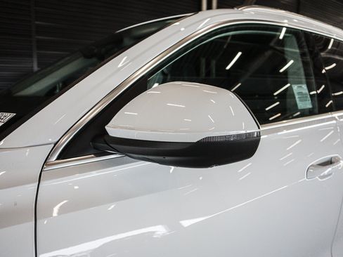 Used 2023 Audi Q8 Premium w/ Convenience Package AWD/4WD image 31