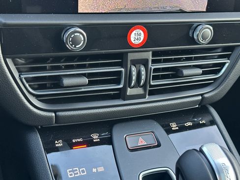 New 2026 Porsche Macan image 23