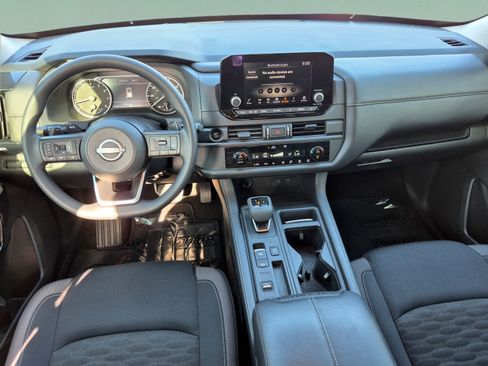 Certified 2025 Nissan Pathfinder S FWD image 12