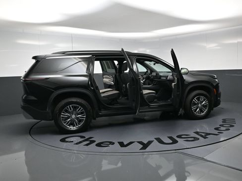 Used 2026 Chevrolet Traverse LT w/ Driver Confidence Package FWD image 25