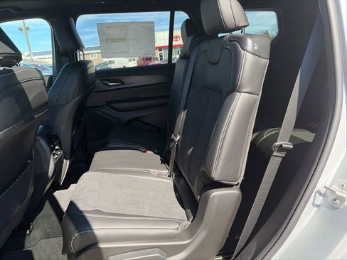 New 2025 Jeep Grand Cherokee L Altitude AWD/4WD image 12