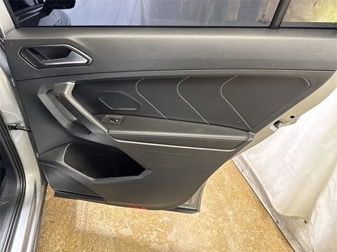 Used 2022 Volkswagen Tiguan SE R-Line image 26