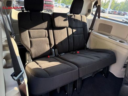 Used 2018 Dodge Grand Caravan SE w/ UConnect Hands-Free Group FWD image 12