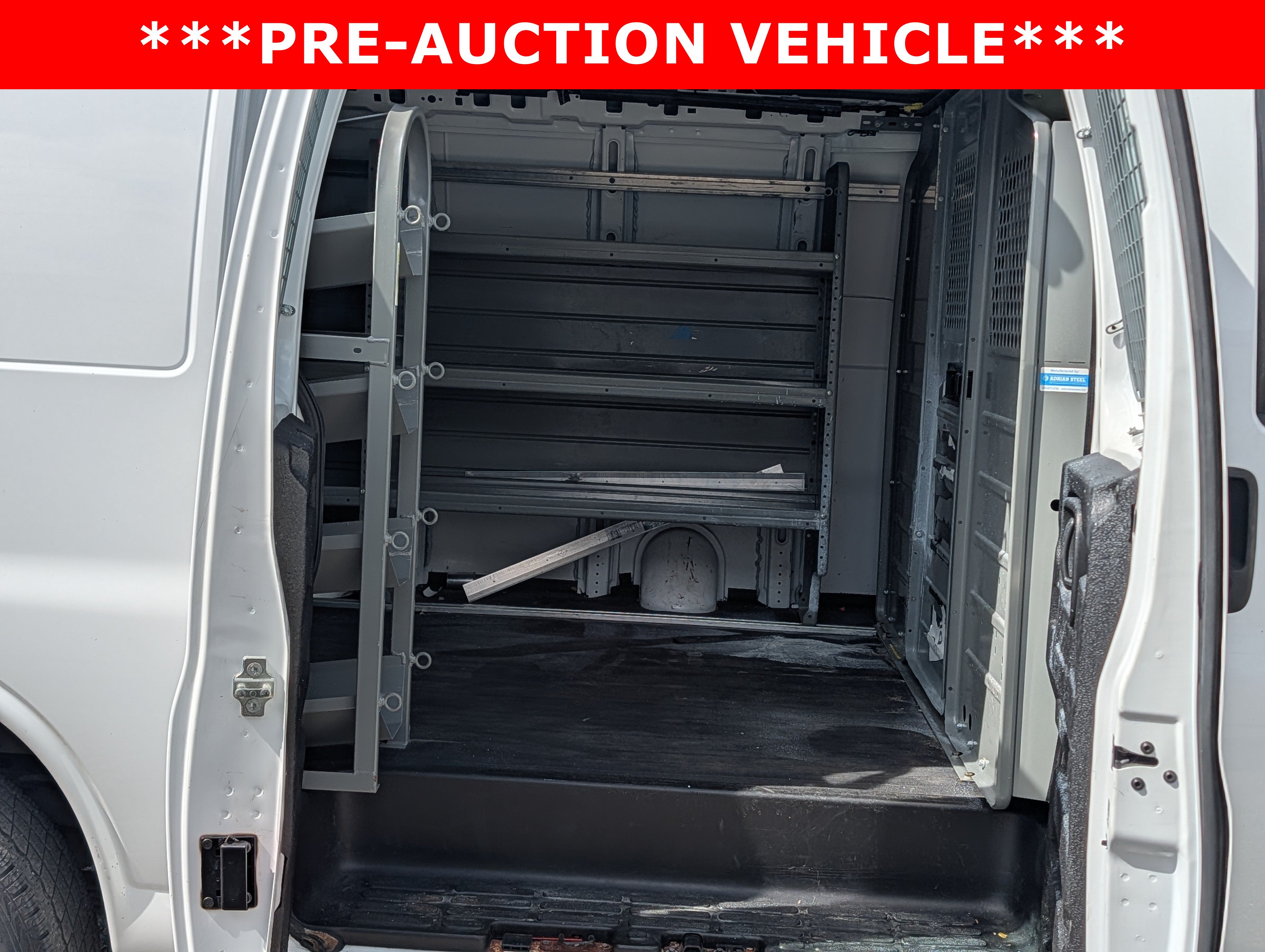 Used 2018 Chevrolet Express 2500 w/ Driver Convenience Package RWD image 15