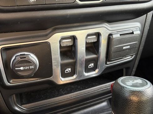 Used 2020 Jeep Wrangler Sport S image 19