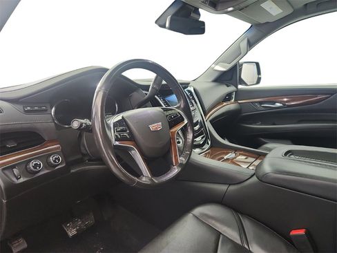 Used 2019 Cadillac Escalade Luxury image 10