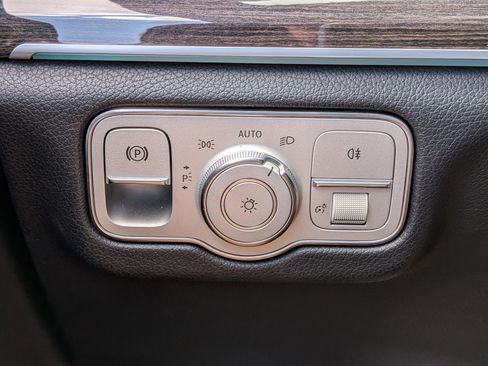 Used 2022 Mercedes-Benz GLS 450 4MATIC image 24