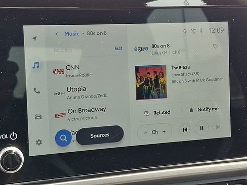 Used 2025 Toyota Camry SE w/ Convenience Package image 17