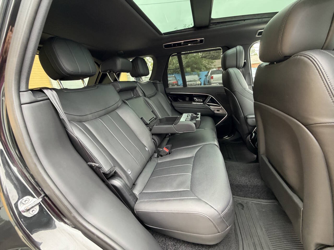 Used 2025 Land Rover Range Rover SE AWD/4WD image 27