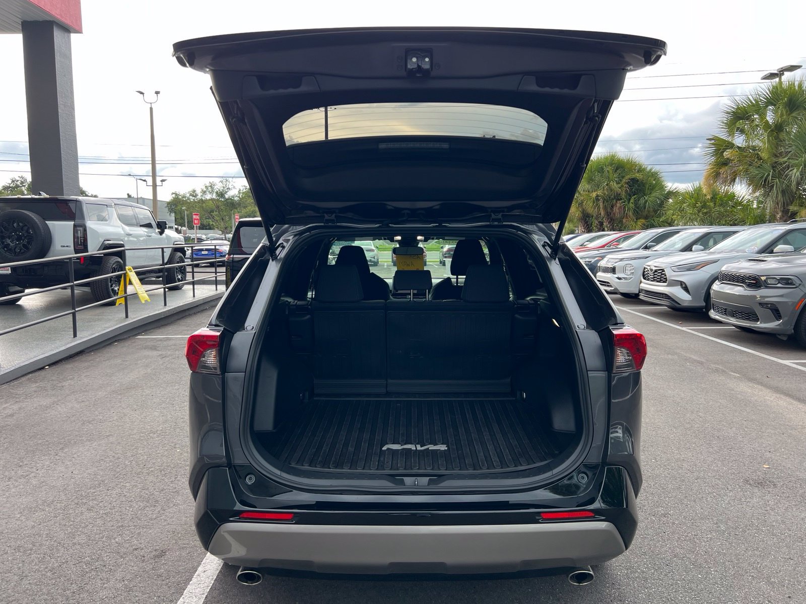 Used 2025 Toyota RAV4 SE AWD/4WD image 16