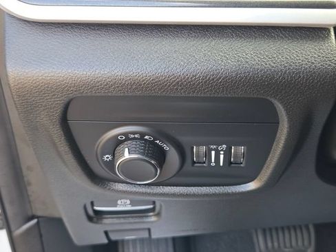 Used 2023 Jeep Grand Cherokee Laredo AWD/4WD image 26