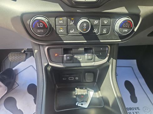 Used 2023 GMC Terrain AT4 AWD/4WD image 15
