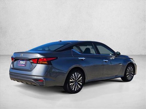 Used 2024 Nissan Altima 2.5 SV image 5