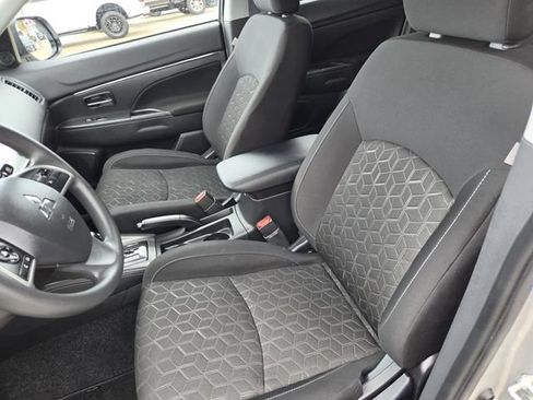 Used 2025 Mitsubishi Outlander Sport LE AWD/4WD image 4