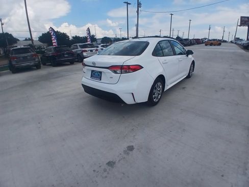 Used 2023 Toyota Corolla LE FWD image 5