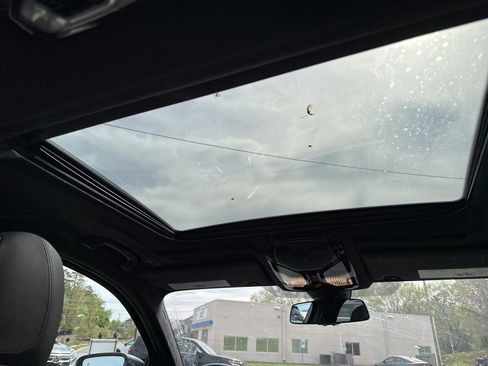 Used 2021 BMW 330i xDrive Sedan w/ Driving Assistance Package image 13