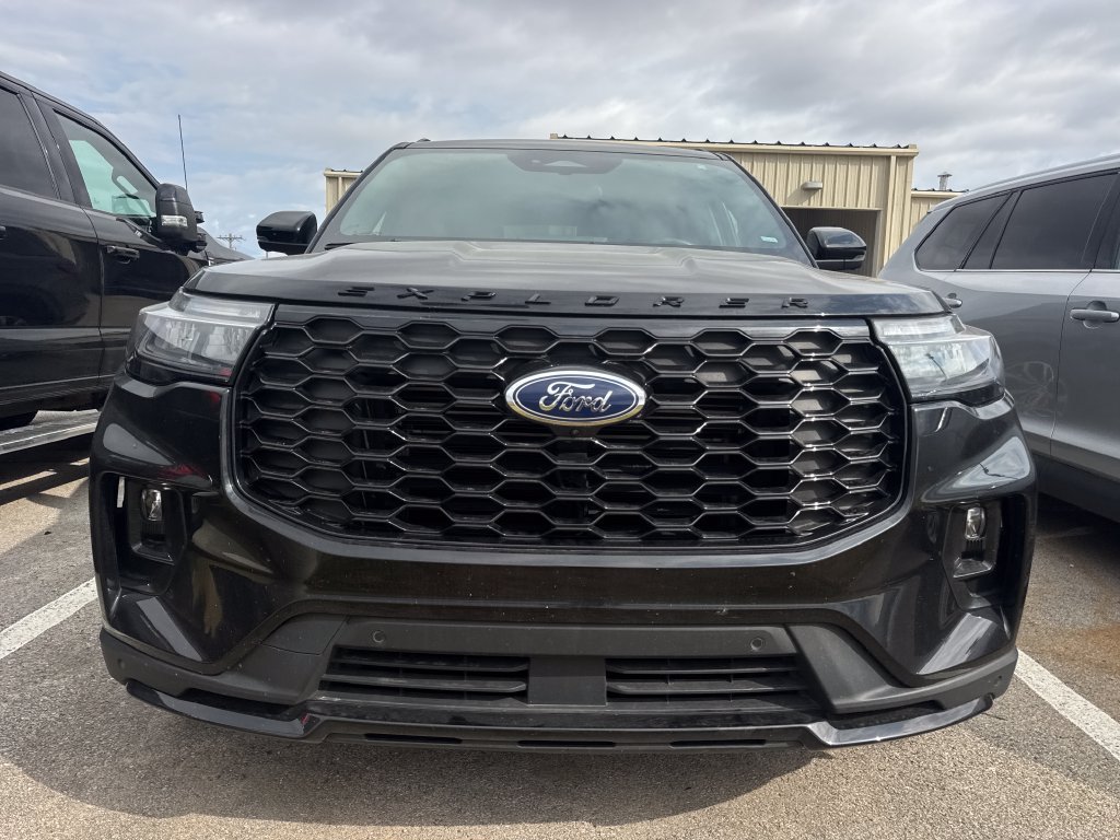 Used 2025 Ford Explorer ST-Line AWD/4WD image 2