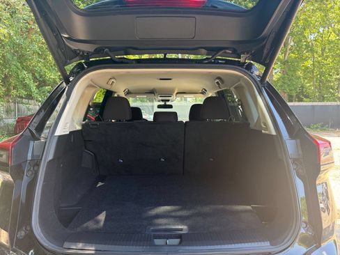 Used 2025 Nissan Rogue SV FWD image 33