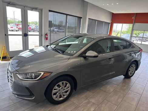 Used 2018 Hyundai Elantra SE image 8