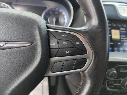 Used 2019 Chrysler 300 Limited image 39